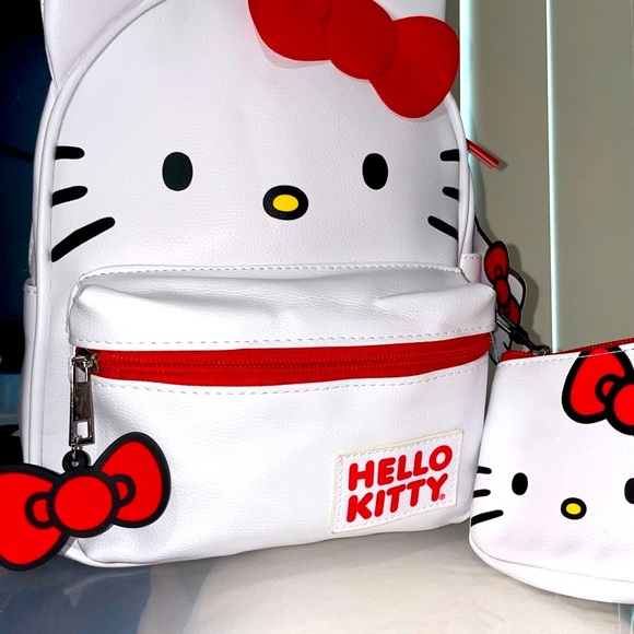 Hello Kitty White and Red Backpack with Iconic Design - Picture 11 of 11